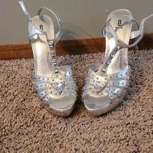 Super cute prom, bridal open toe silver gem heels!